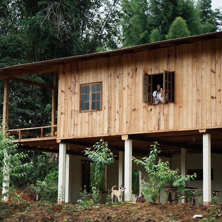 Por Joi ,Por Dee House Hostel Chiang Mai Luaran gambar